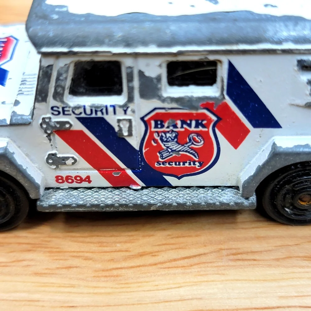 Majorette 204 White Blue Bank Security Toy Jeep 8694Brand: MajoretteVehicle M‎